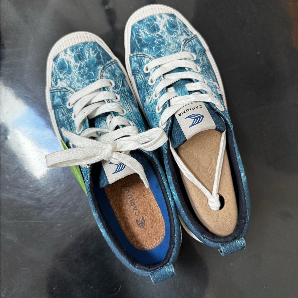 Cariuma Blue and White Women's Sneakers